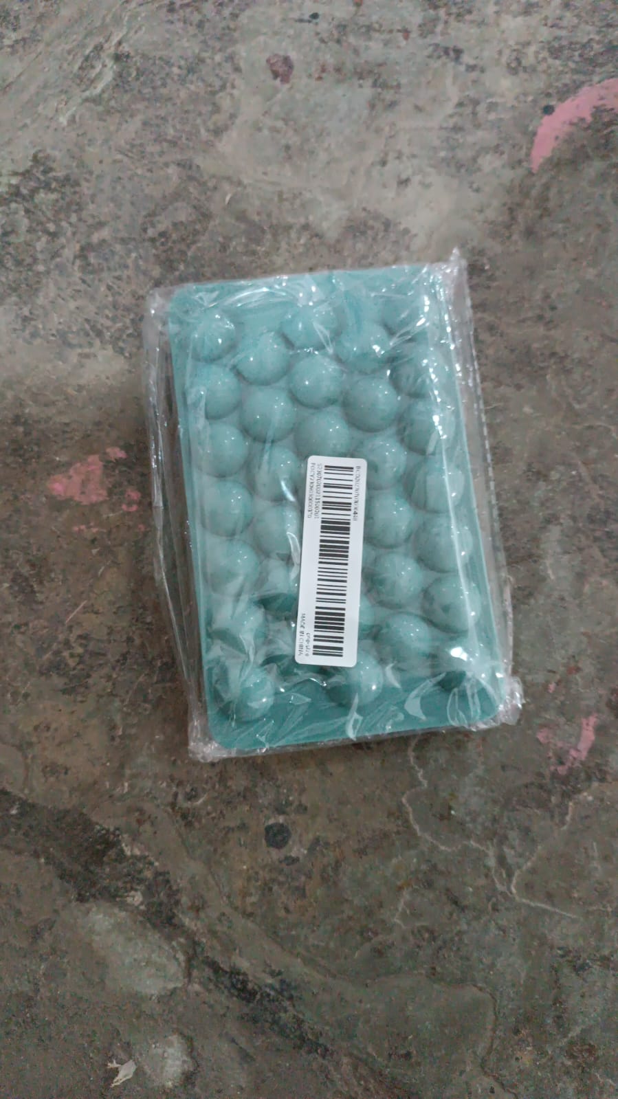 Plastic Round Reusable Ice Cube & Candy Ball Mold, 33 Moulds (16.5×10 Cm / 1 Pc)