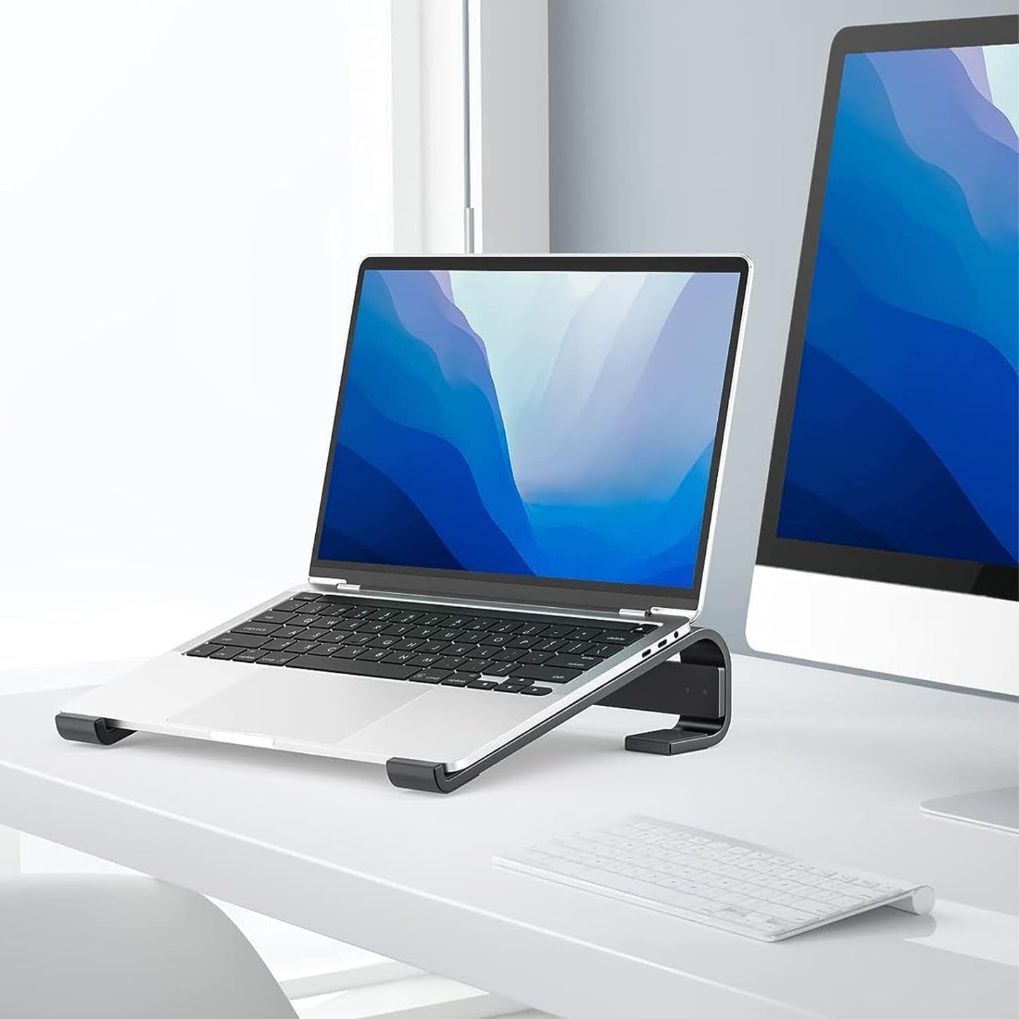 Fixed metal laptop stand
